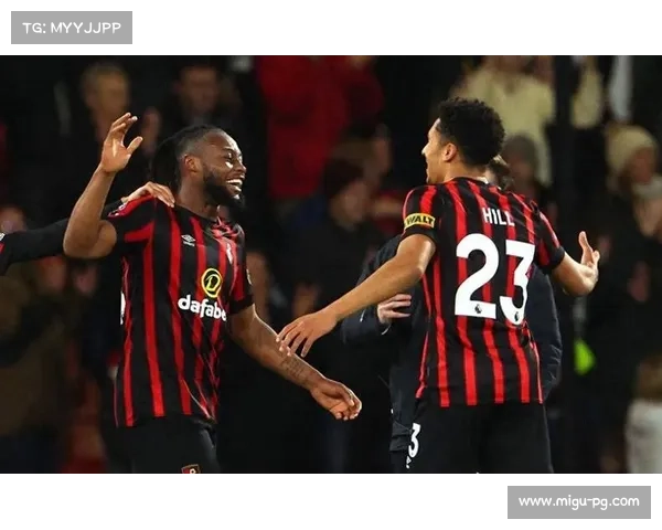 桑德兰让二追三3-2逆转伯恩茅斯，补时阶段对手染红