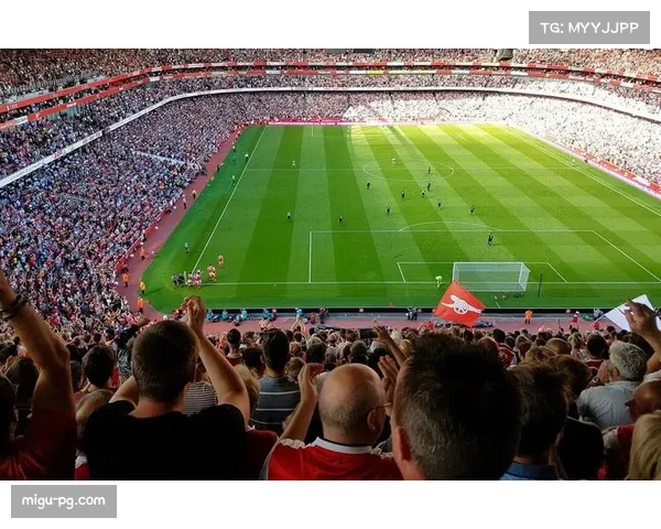 酋长球场断电三分钟，球迷打开手机灯光照亮看台